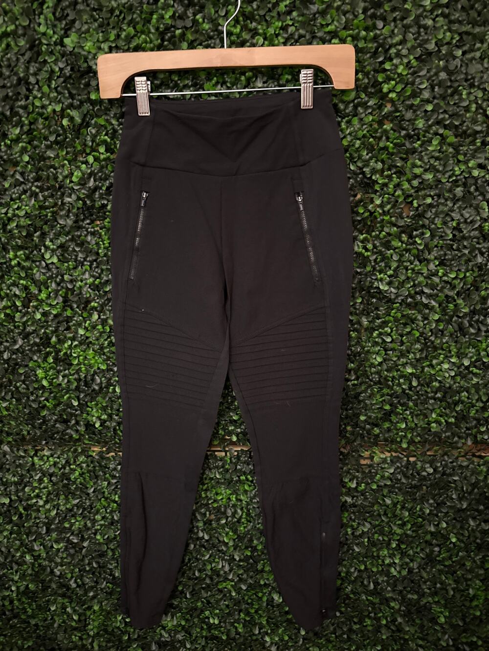 Athleta, Headlands Hybrid Moto Tight Black Size 2, Zip Ankle Moto Detail